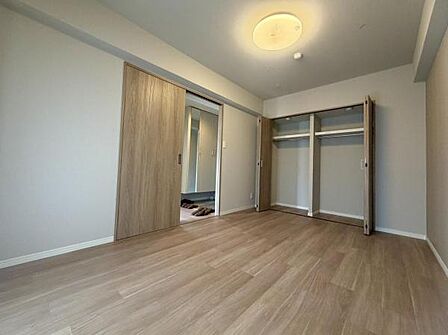 全居室に窓が設けられており、採光・換気にも配慮された洋室6.5帖です。