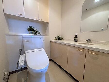 ～トイレ～ 手洗い場が完備されたトイレです。