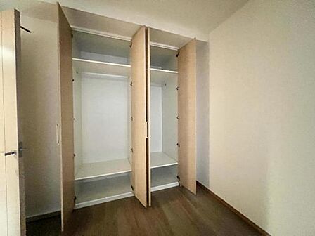 ＜クローゼット＞ 寝室のクローゼットも収納力がございます