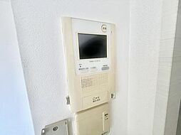 誰が来てもわかる様にモニター付きインターホンが設置されています