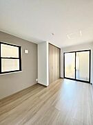 シンプルな間取りで使い勝手◎。  寝室や子ども部屋、趣味の空間など自由な使い方が楽しめます。   【即日案内可】お問い合わせは朝日住宅まで