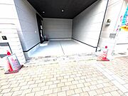 前面道路広く車庫入れも簡単