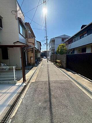 スマホ片手にご...