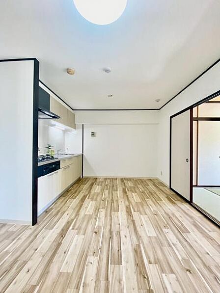 家具の配置もしやすい整形空間。 リビングダイニングが暮らしの中心になる、そんな住まいをお探しの方へ。 【即日案内可】お問い合わせは朝日住宅まで