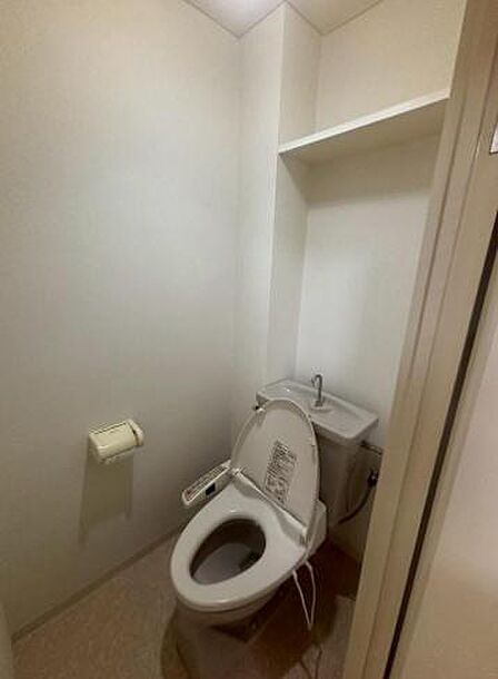 落ち着いた内装でホッとひと息つける場所に。 掃除のしやすさも◎な設計です。 【即日案内可】お問い合わせは朝日住宅まで