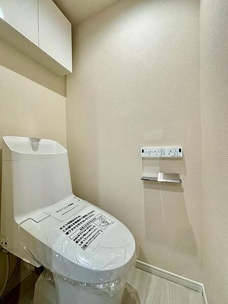 落ち着いた内装でホッとひと息つける場所に。 掃除のしやすさも◎な設計です。 【即日案内可】お問い合わせは朝日住宅まで