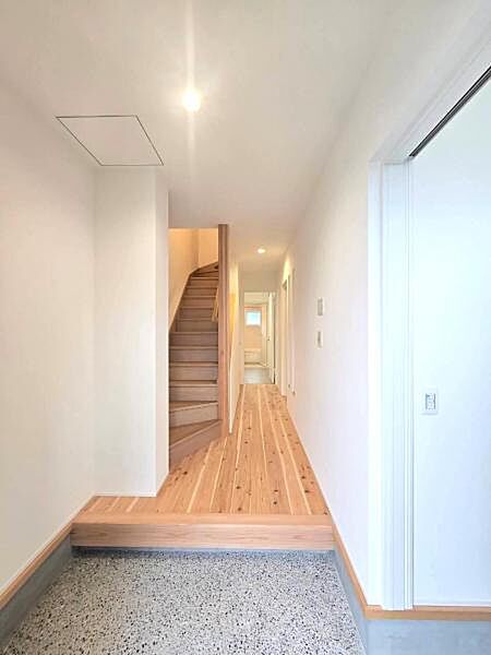 玄関を拡大表示