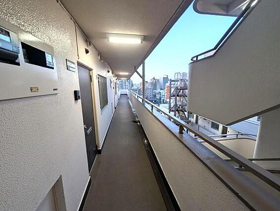 居住階の共用廊...