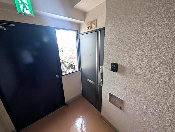 玄関を拡大表示