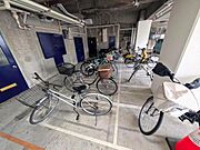 たくさんの自転車が停められている駐輪場