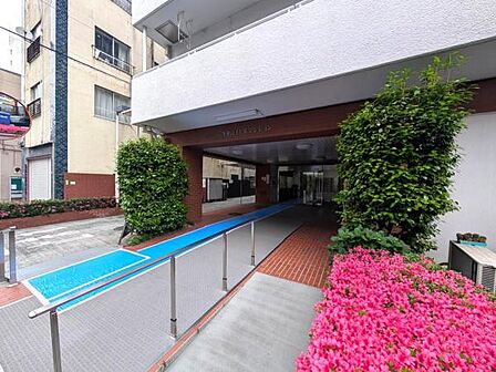 趣きのあるマンション外観、隅田公園至近の好立地