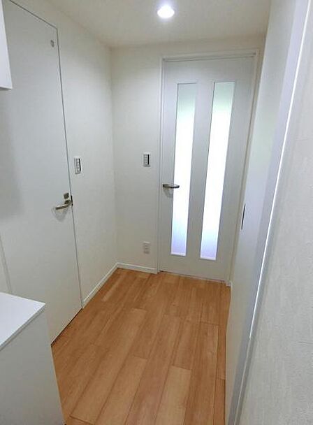 玄関ホールで洗面所、トイレを区切り使いやすい間取りを実現しました。