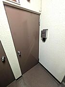 4階西向きの角部屋、向かって右は共用廊下のため生活音が気になりません
