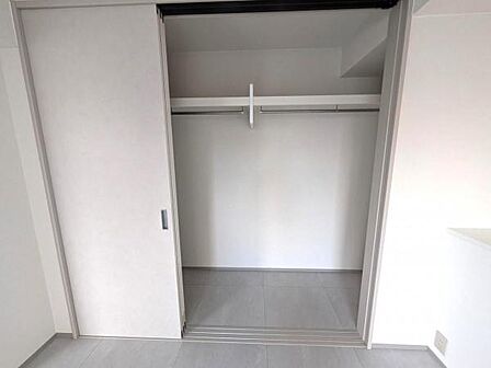 大きなクローゼットにしっかり収納できます