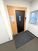 エレベーターは1基設置されています