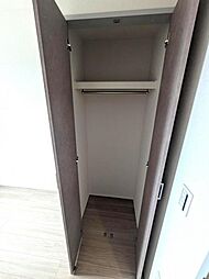 洋室に設置のクローゼット