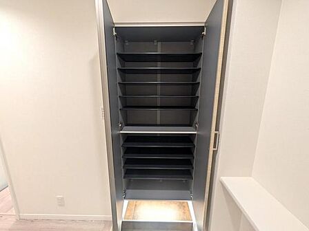 たくさんの靴がしまえる大容量のシューズボックス