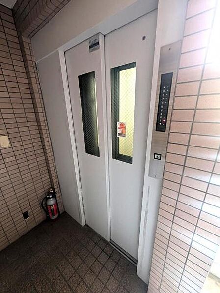 エレベーターは1基設置されております