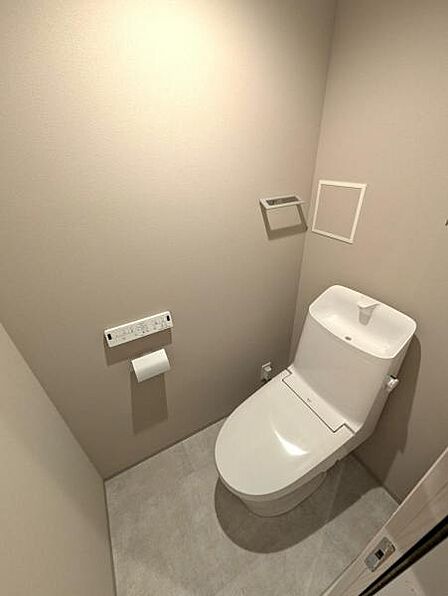 洗浄便座のトイレを新設、清潔で快適な空間です