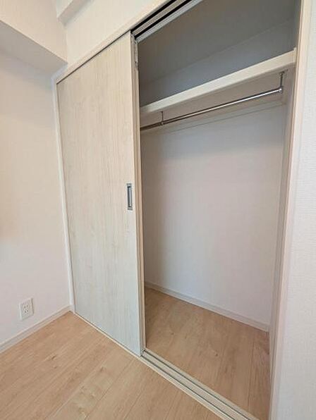 大きなクローゼットにたくさんのお荷物を収納可能