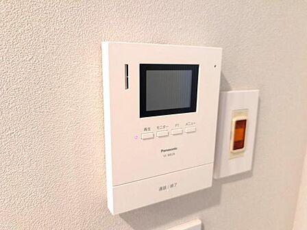 テレビモニター付、来訪者のお顔が見えて安心です