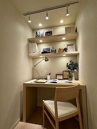 トイレ上部の収...