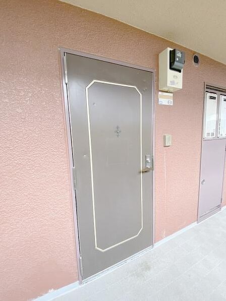 玄関外 エントランスからすぐ近くとなっており、出入が簡単です。