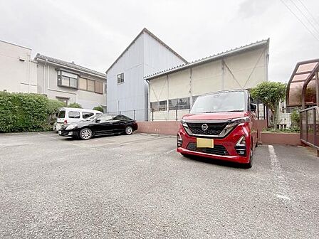 駐車場(10000~13000円/年)