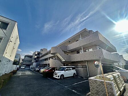 JR中央線「日野」駅まで徒歩15分。バス利用で「日野」駅の他「高幡不動」駅も利用できます♪