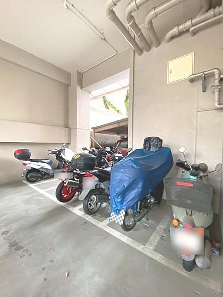 バイク置場:月額1500円(50CC以下)・2000円(50CC超)