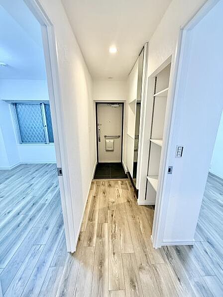 各部屋へスムーズにつながる、ゆとりある廊下!