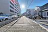 外観：物件の北側前面道路（西側から）［2026年9月2日撮影］
