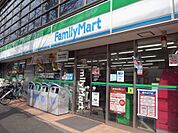 ファミリーマート（327m）