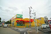 ナフコ不二屋引山店 462m