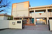 名古屋市立苗代小学校 180m