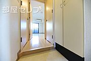 玄関から見た写真。