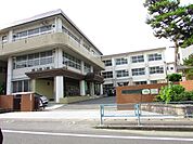 小学校「岐阜市立鶉小学校まで968m」