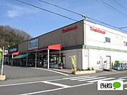 スーパー「トミダヤ三田洞店まで707m」