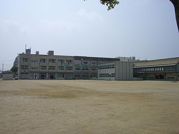 画像27:吉田方小学校まで、徒歩約１０分