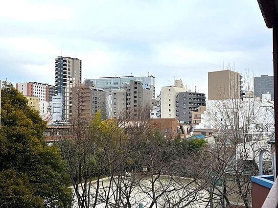 バルコニー右手...