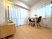 一日の中で多くの時間を過ごすことになる住まいだからこそ、いつも穏やかな空間であるように心掛けています。構成する建材などへの配慮が、住まう方の健康を守ります。ワンランク上の「オンリーワンの家」を提供。