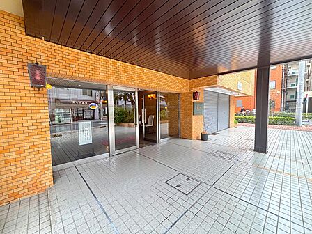 四季の移り変わりを感じられる贅沢な空間。緑の潤いを感じられる環境でホッと生活できそうです。