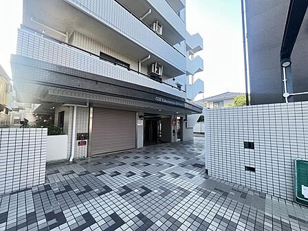 上品で清潔感があるエントランスは住人やゲストを迎え入れ、そして送り出す場にふさわしい上質な空間です。