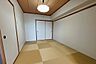 和室：モダンな縁無し畳の和室です