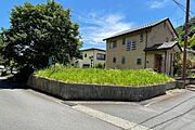 陽当たりも良く開放感のある角地です