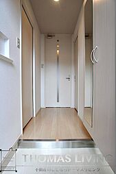 フットライトがオシャレですね。