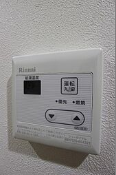 温度調整や追い焚き操作が出来る給湯器です。