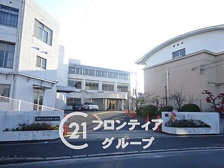 畝傍南小学校 180m