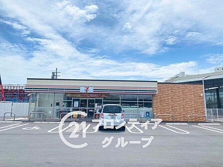 セブンイレブン木津川台6丁目店 徒歩7分。 490m