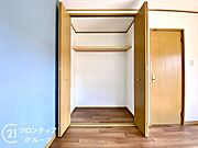 背丈のある道具や家電もスッキリ収納でき、お部屋を広く見せてくれます。お気に入りのＢＯＸやカゴをレイアウトして、お好みの収納空間にするのも楽しいですね。